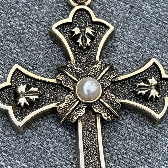 Vintage 1975 Sarah Coventry Cross Pendant! - Picture 4 of 7